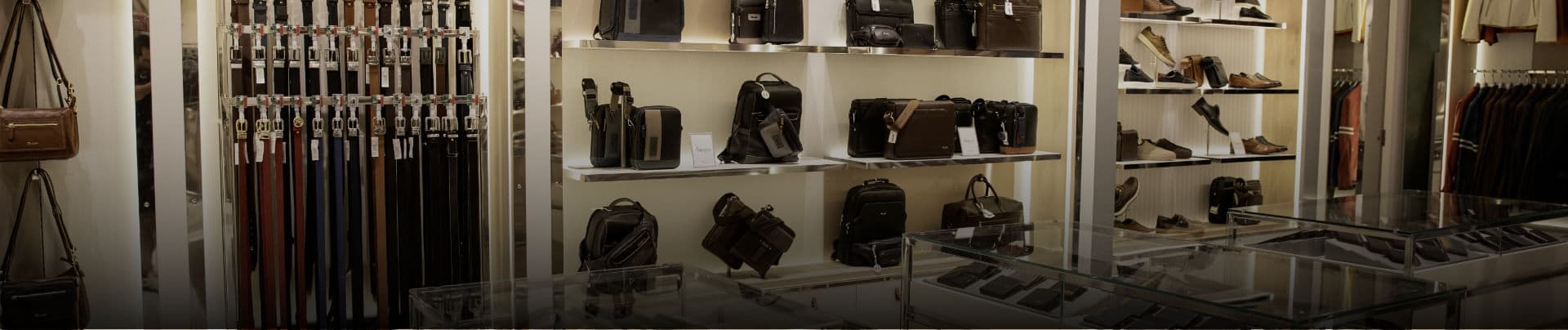 Interior de una tienda Renzo Costa